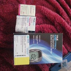 New blood glucose monitor with 100 30 gauge Lance's and 50 test straps all brand new