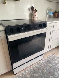 Samsung Bespoke 30 in. 5- Burner Element Smart Slide-In Electric Range in White Glass with AirFry