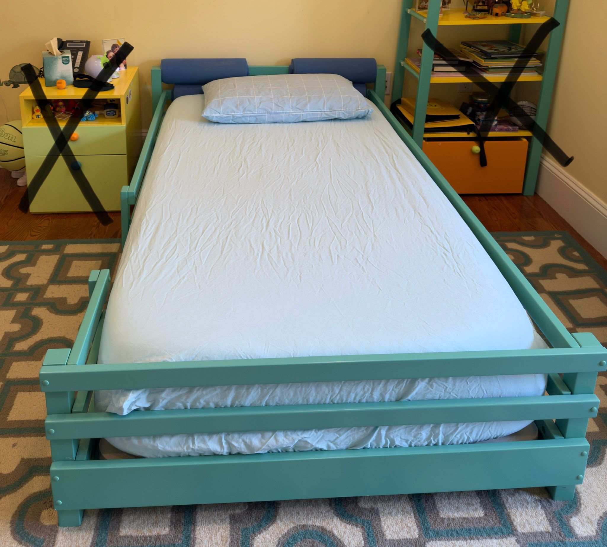 Twin Green Bed and Rug 8x10
