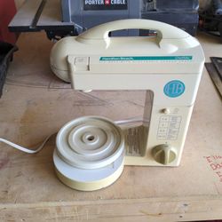 Hamilton Beach chef mix 275 w with electronic sensor speed. has 12 speeds
