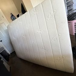 Full size mattress