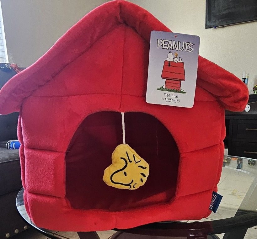 PEANUTS Pet Hut