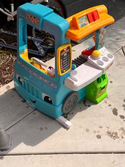 Fisher-Price Laugh & Learn Servin’ Up Fun Food Truck Electronic Activity Center for Toddlers