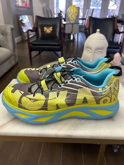 HOKAS
