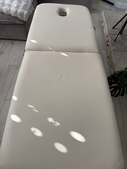 Best Massage Portable Table - Light Cream