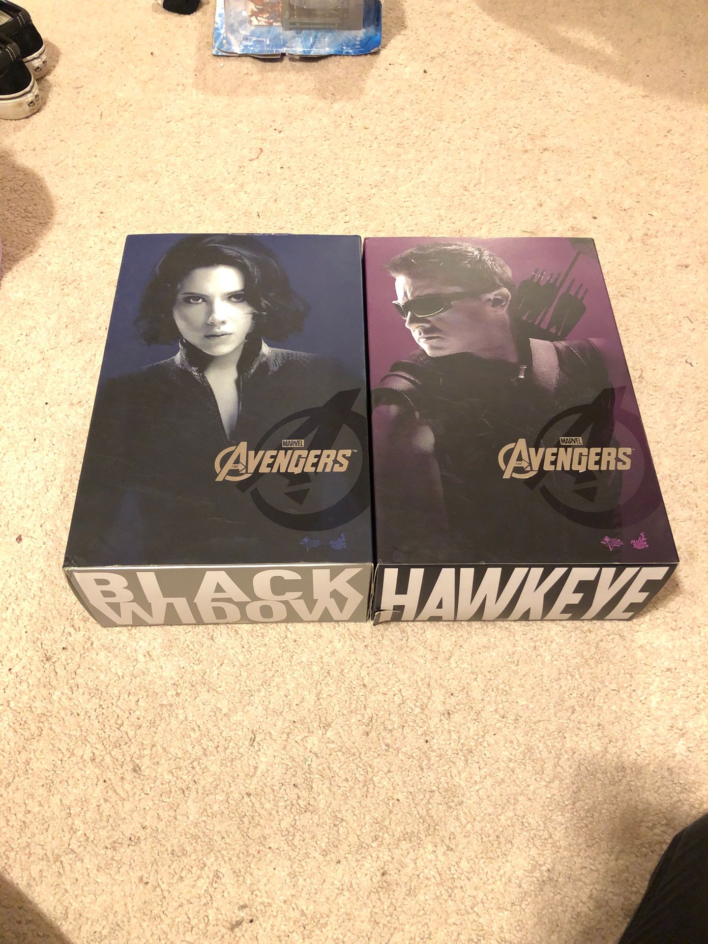 **HOT TOYS FIGURES** Marvel’s Avengers Black Widow and Hawkeye