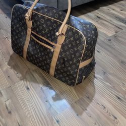Louis Vuitton Keepall Bandoulière 55 Duffle Bag