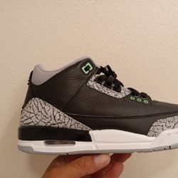 Nike  Air Jordan 3 Retro Green Glow Style.  Size  6.5