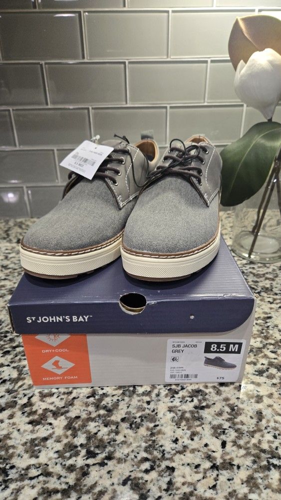 New Men's Casual Shoe Size 8.5