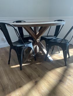 Round Table And Chairs