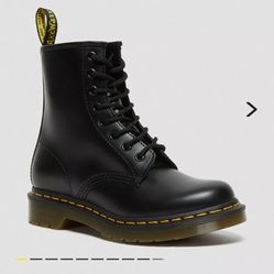 Dr. Martens 1460 Woman Leather Boots Size 7 