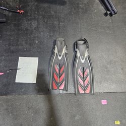 TUSA red and black split fins, size XS-S (US 5-7, EU 38-40)