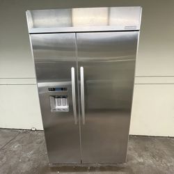 BUILT IN KITCHEN AID REFRIGERATOR 