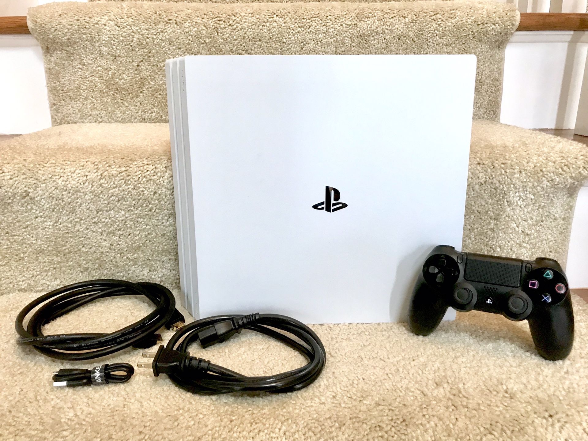 Sony PlayStation 4 Pro (PS4) Glacier White