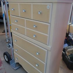 Beautiful dresser 28"X20"  H-64"
