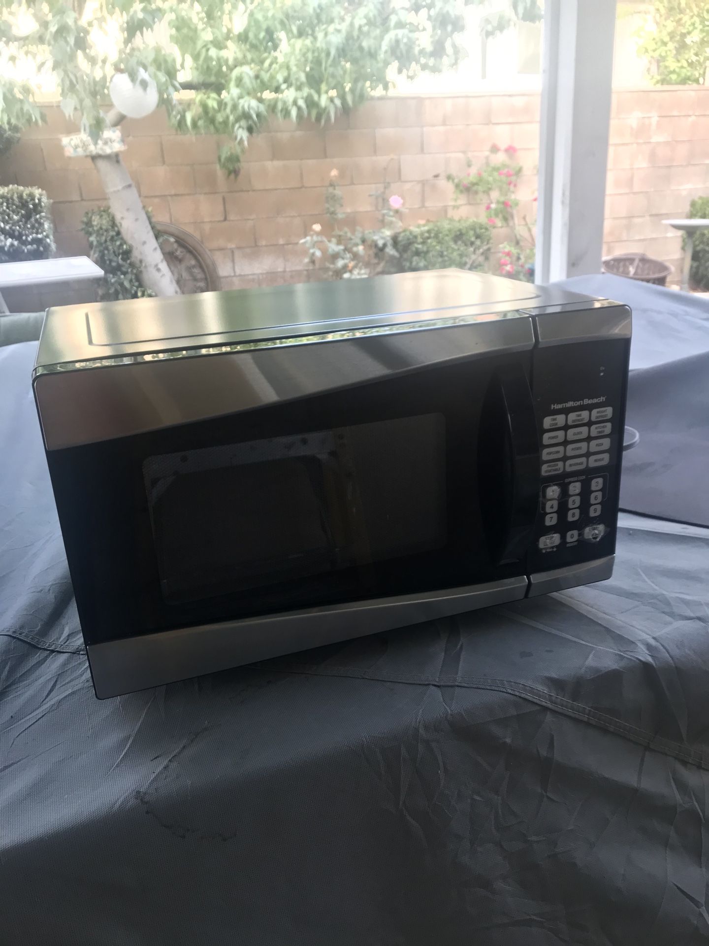 Stove and microwave both working I got new ones Free