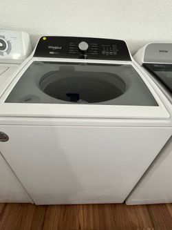 ✨ Whirlpool Top Load Washer ✨  🧺 Upgrade your laundry routine with this beautiful Whirlpool top-load washer featuring a modern glass lid and multiple