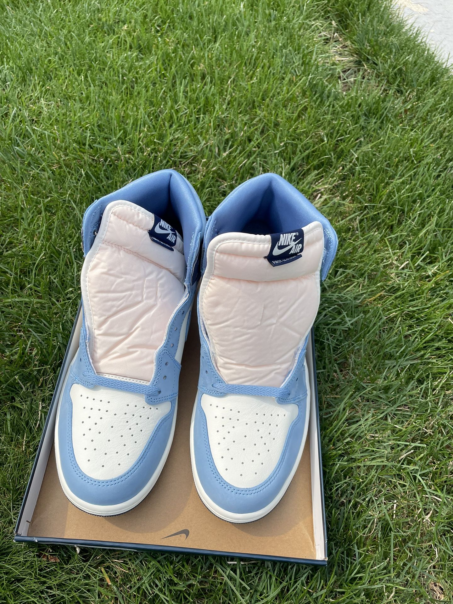 Jordan 1 High OG - First in Flight (Women's). 12W/10.5M, DS OG all (FD2596-400)