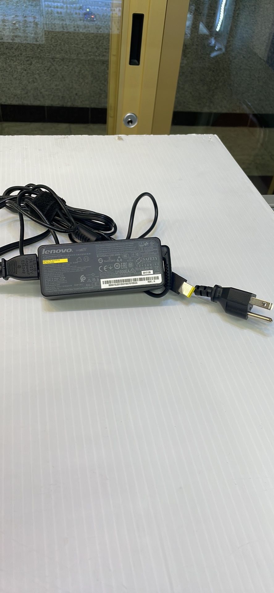 Lenovo laptop AC Adapter Model ADP-65FD B