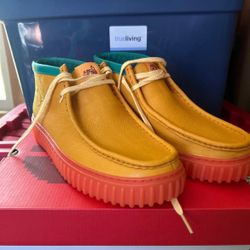 Clarks Torhill Explore Charizard Pokémon Men's Orange Leather Casual Shoes US 9