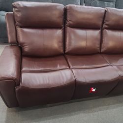 2pc Top grain Leather motion living room
Take it home with$39down 
Hablamos Español Y Financiamos🙋
