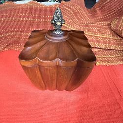 Bombay Company Wooden Scalloped Musical Jewelry Box w/Mirror