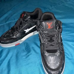 Louie Vuitton Black Monogram Size 8