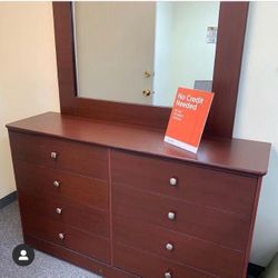 Dresser With Mirror /Comoda Con Espejo 