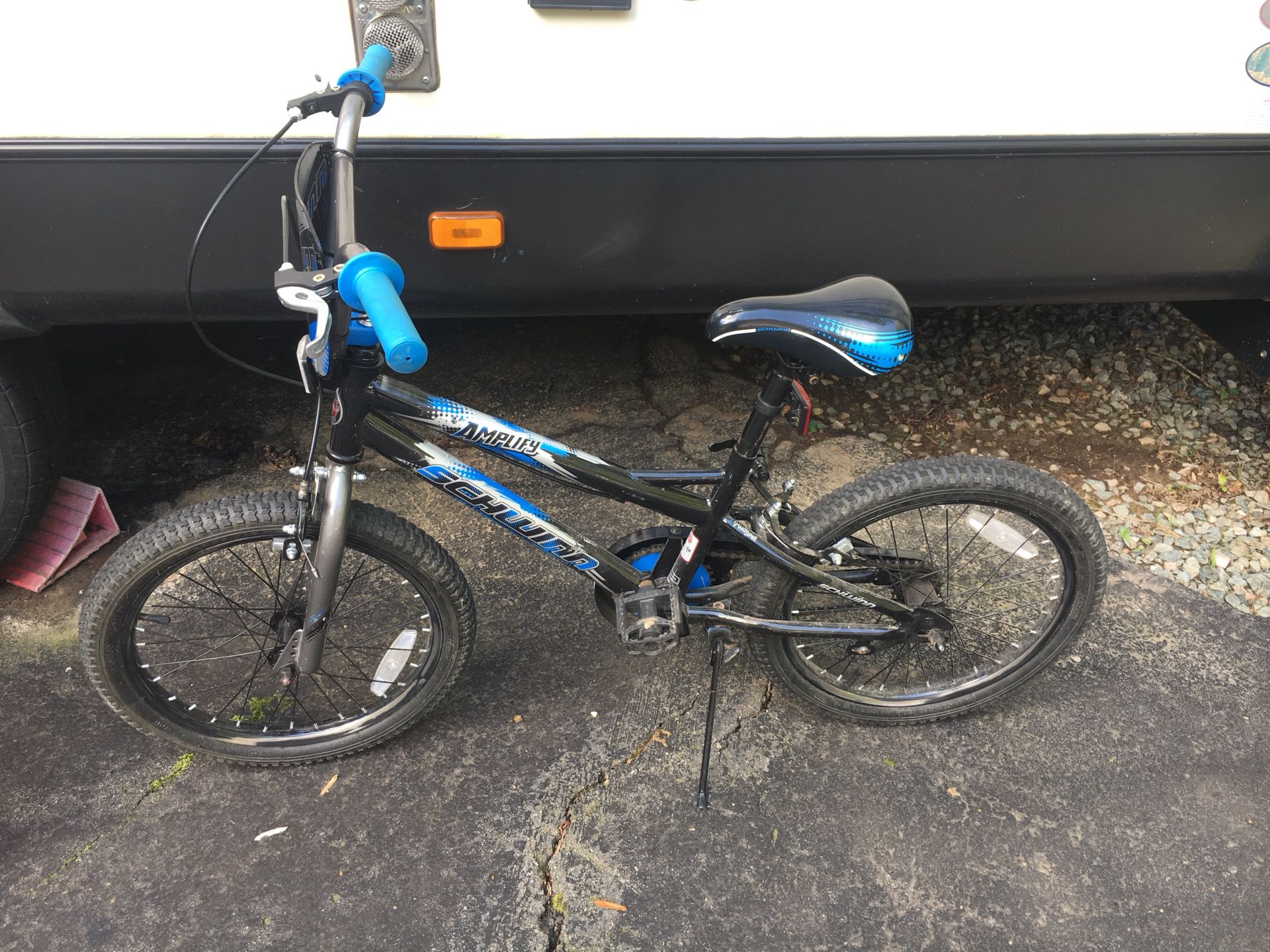 Schwinn amplify 18” kids bike