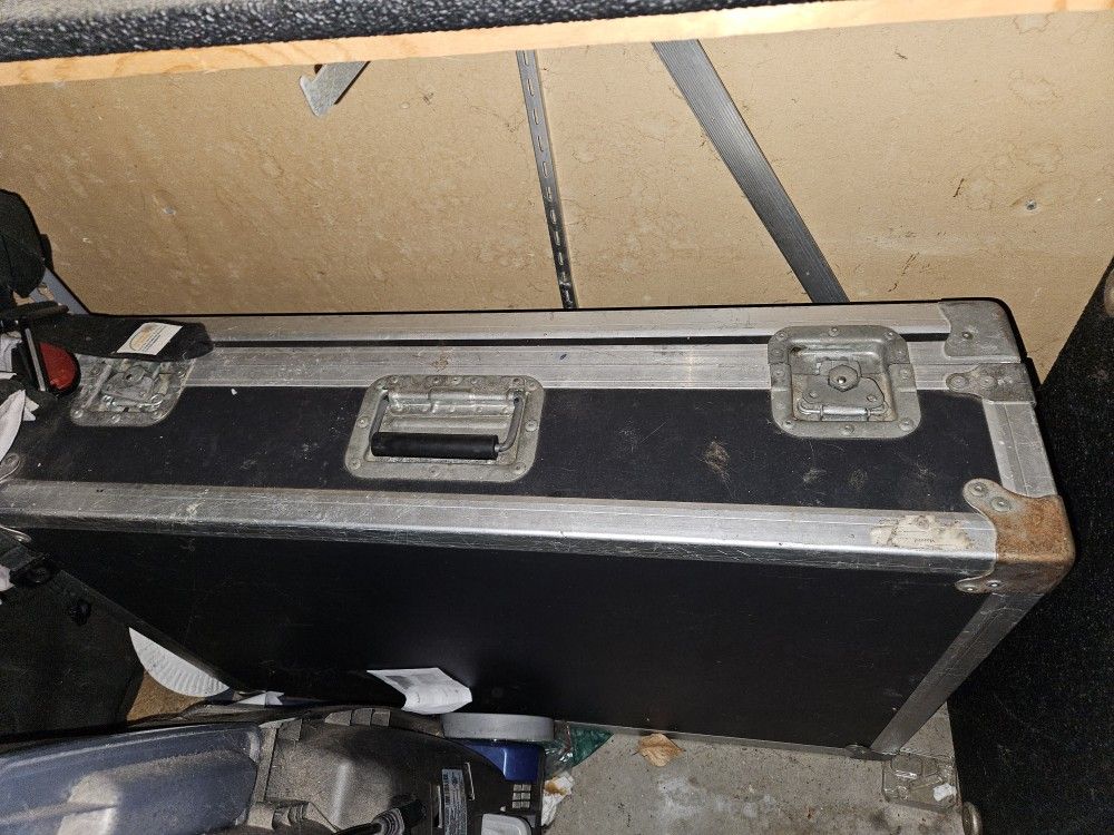 Soundboard with case ( If you have any questions about the product please ask from the beginning of the conversation)