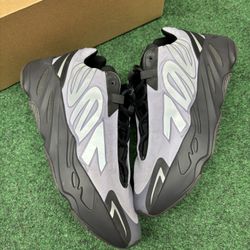 YEEZY 700 BOOST MNVN GEODE SIZE 12