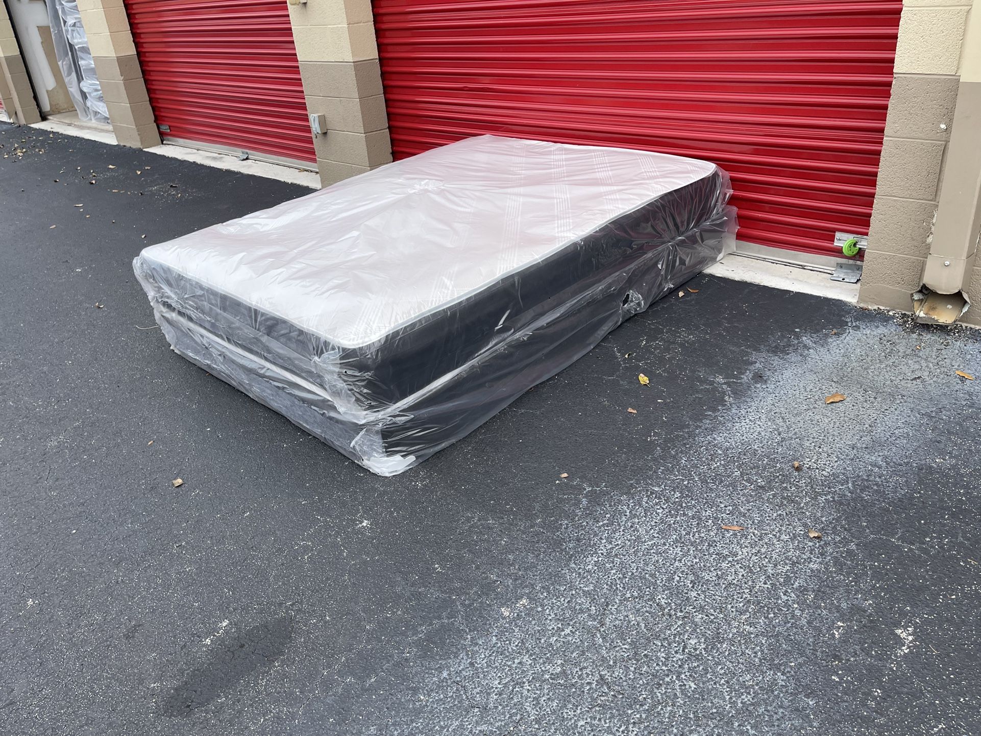 New Queen Size Regular Mattress And Box Spring