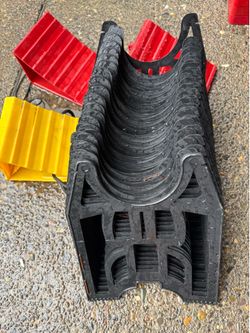 RV or trailer jack pads, tire levelers
