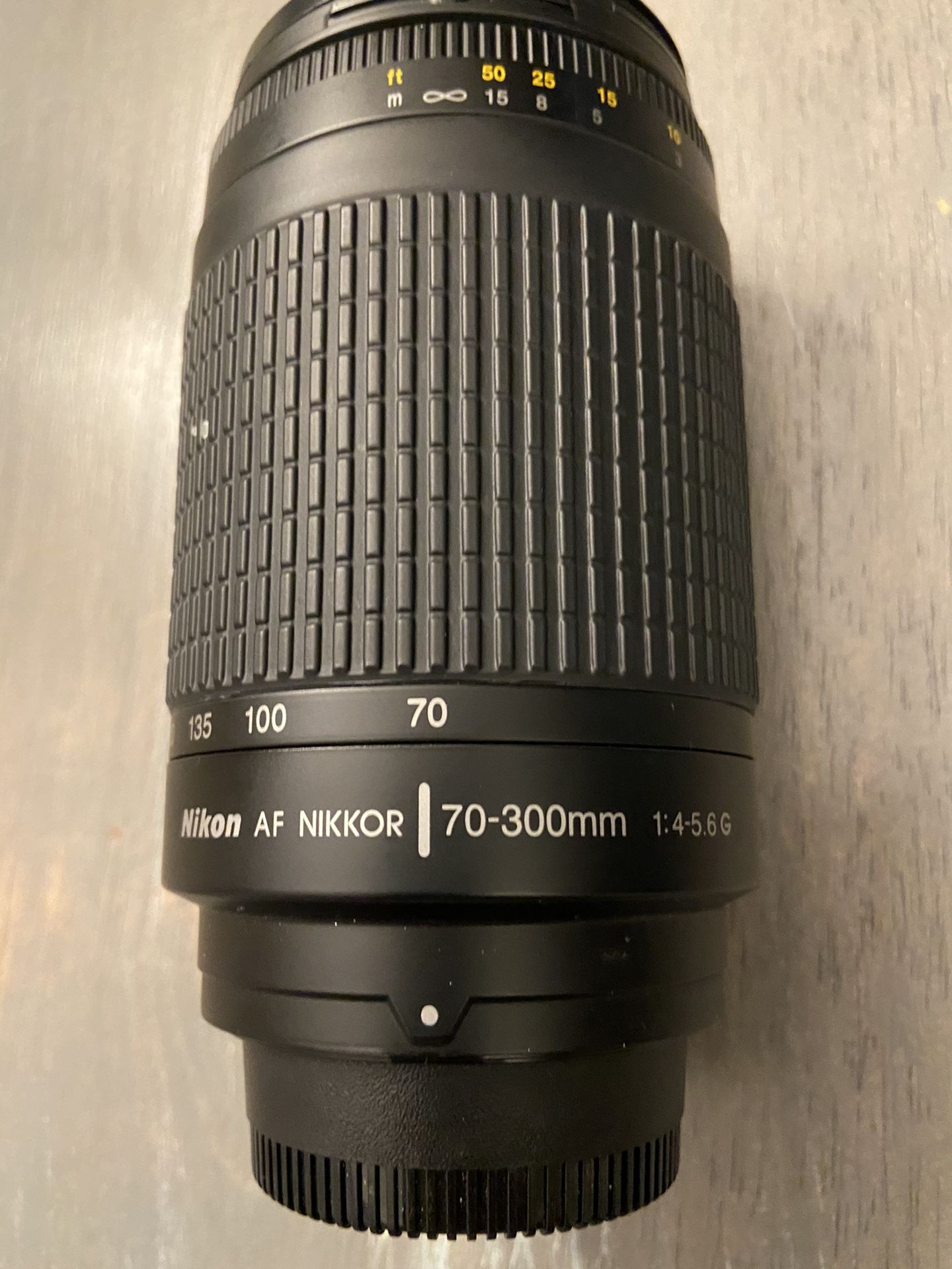 Nikon AF Nikkor 70-330 mm lens