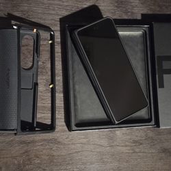 Brand NEW Galaxy Z FOLD 4 512G Unlocked