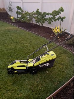 Electric lawnmower