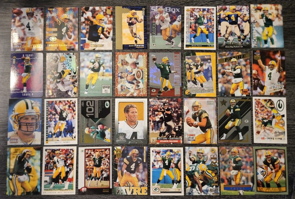 (32) All Different Brett Favre Football Card Lot Green Bay Packers