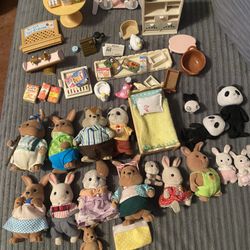 Vintage Lot Of 15 Sylvanian families Calico Critters Animals dolls