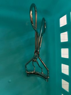 NEW EYELASH CURLER