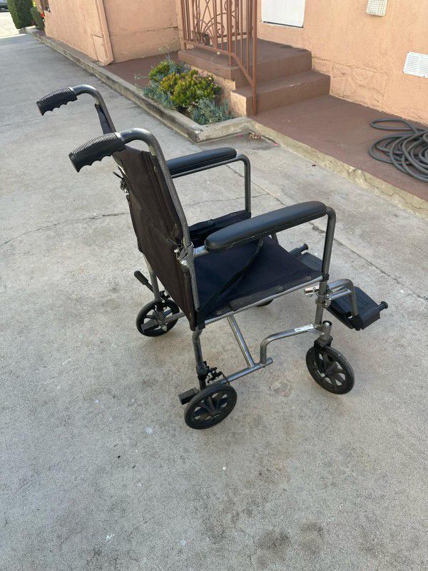 18 Inches Wide Transport/// Wheelchair In Excellent Condition Easy To Fold 