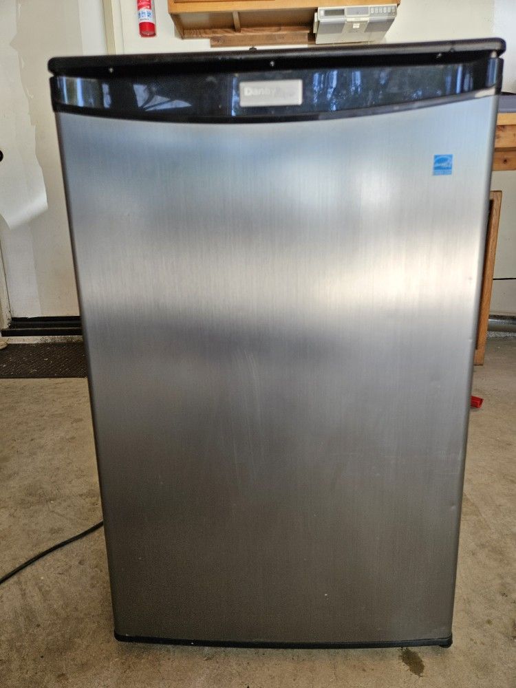 Dansby Mini Fridge