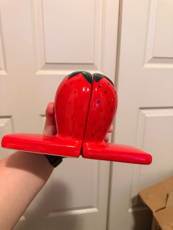 Strawberry book ends