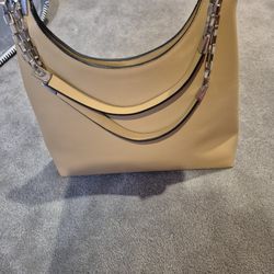 Beautiful Ladies Purse It's New Good Condition 