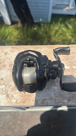 BRAND new /2 bait caster reels