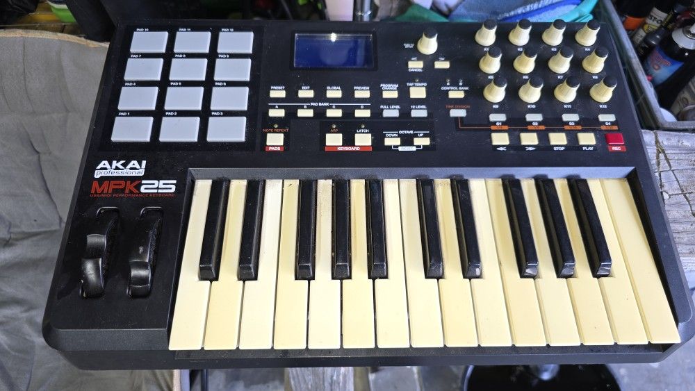 Akai Mpk 25