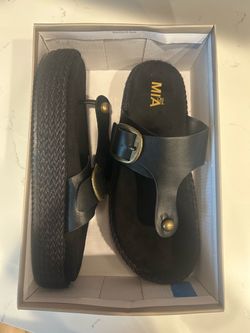 Mia Black Sandals -brand new in box - size 10