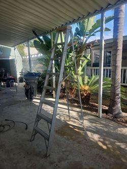 Aluminum A-Frame Step Ladder