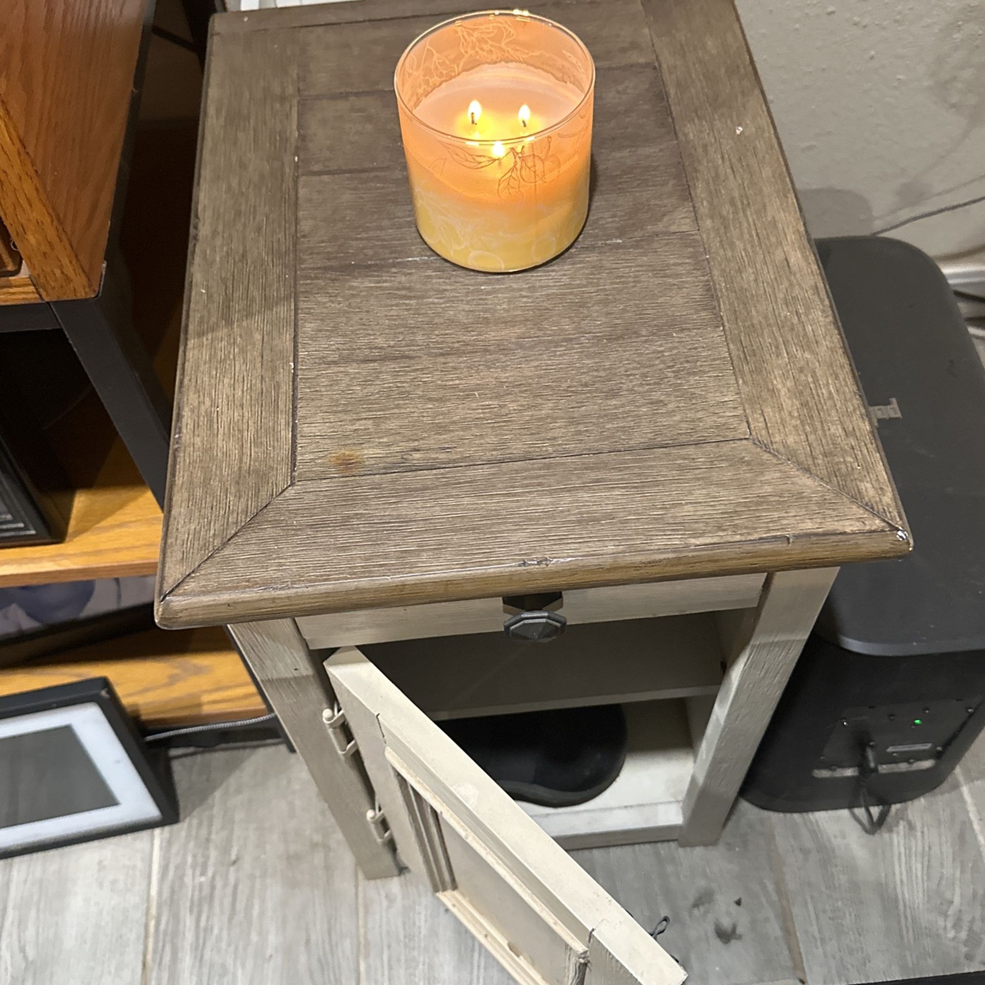 End Table Ivory Deep 24in14wide 23tall