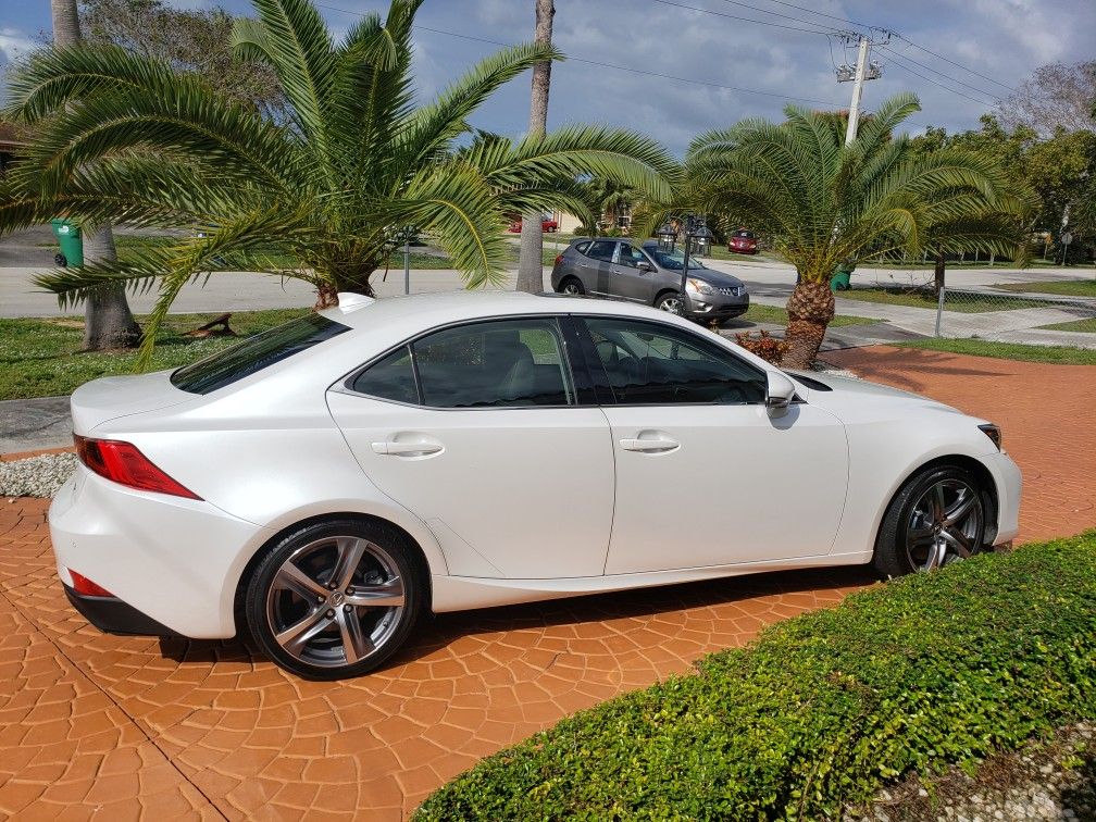 2018 Lexus IS 300