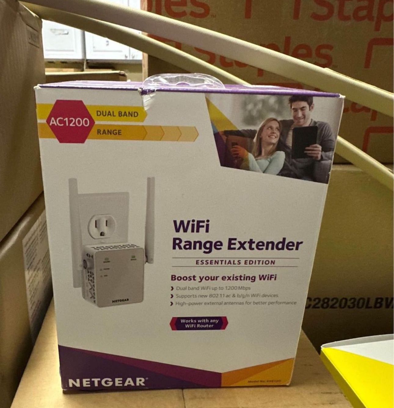 NETGEAR WiFi Range Extender (Renewed)